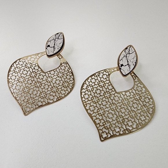 NWT White Howlite Wood Golden Teardrop Filigree Metal Earrings - Picture 3 of 7